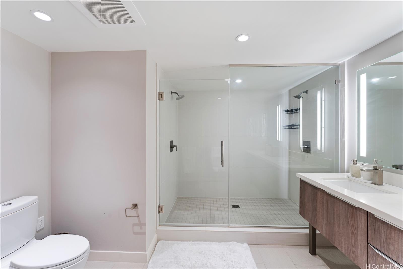 Symphony Honolulu condo # 1605, Honolulu, Hawaii - photo 15 of 25