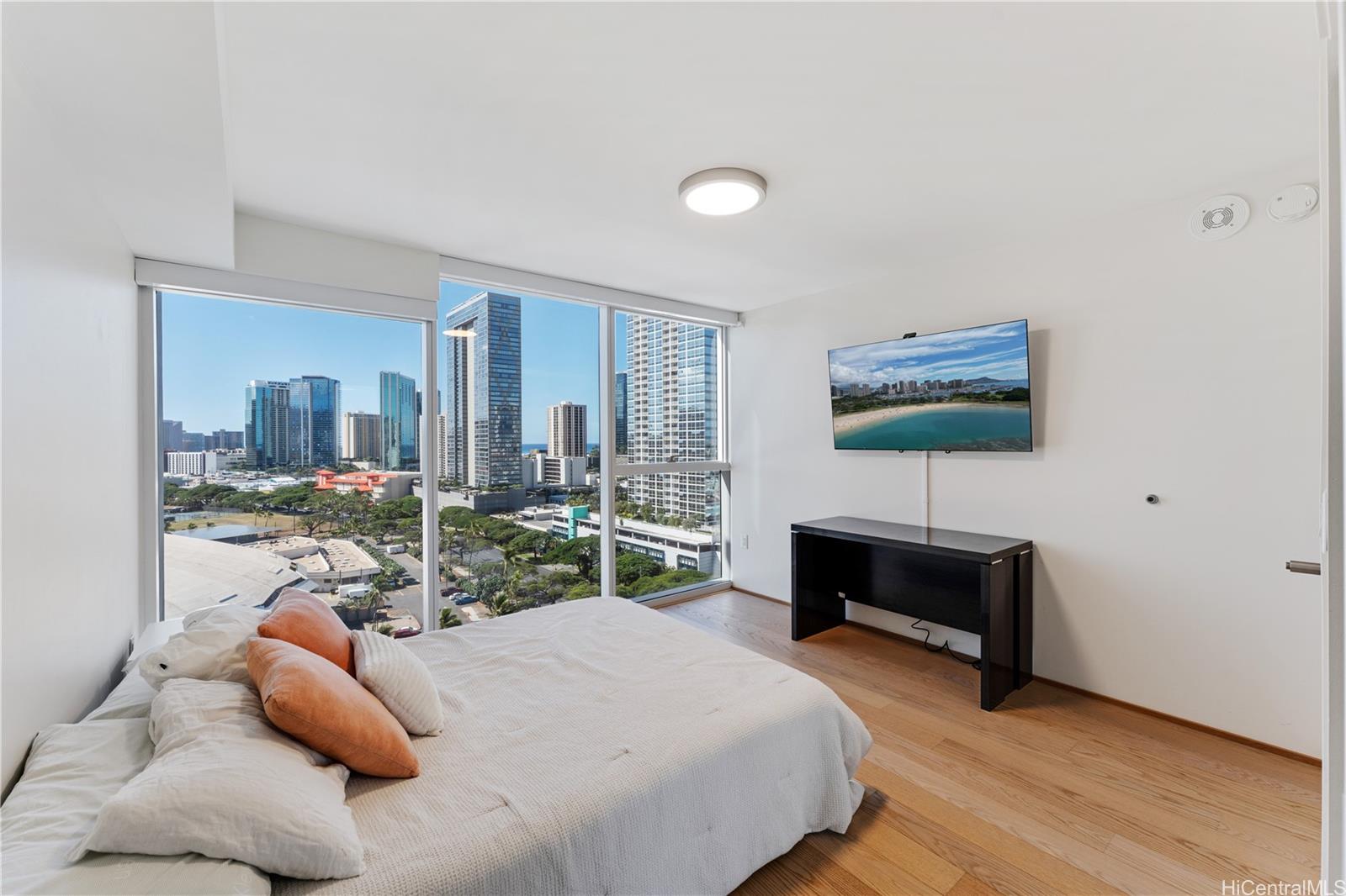 Symphony Honolulu condo # 1605, Honolulu, Hawaii - photo 16 of 25