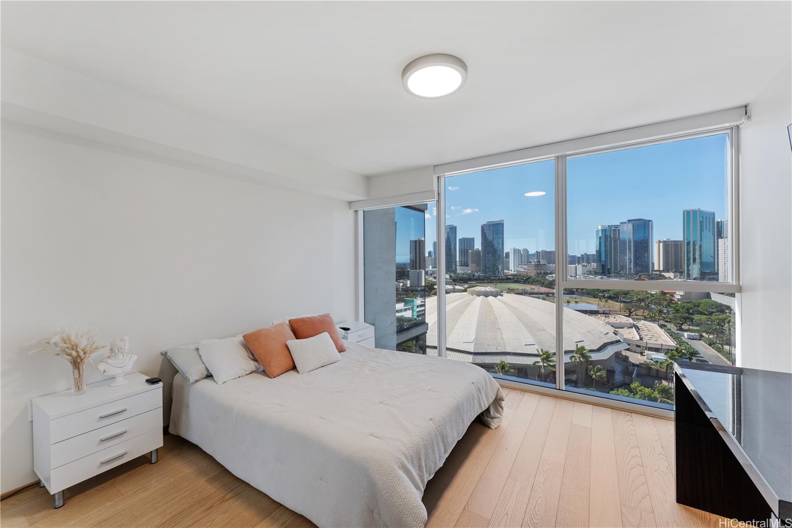 Symphony Honolulu condo # 1605, Honolulu, Hawaii - photo 17 of 25