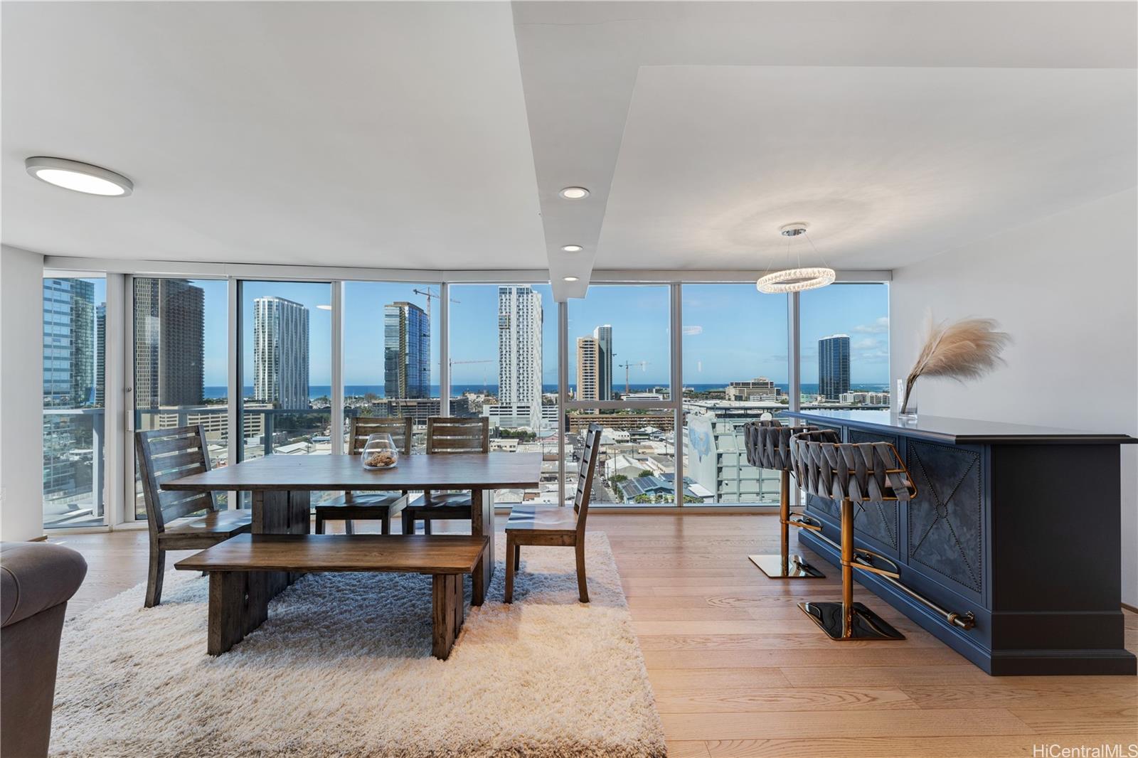 Symphony Honolulu condo # 1605, Honolulu, Hawaii - photo 3 of 25