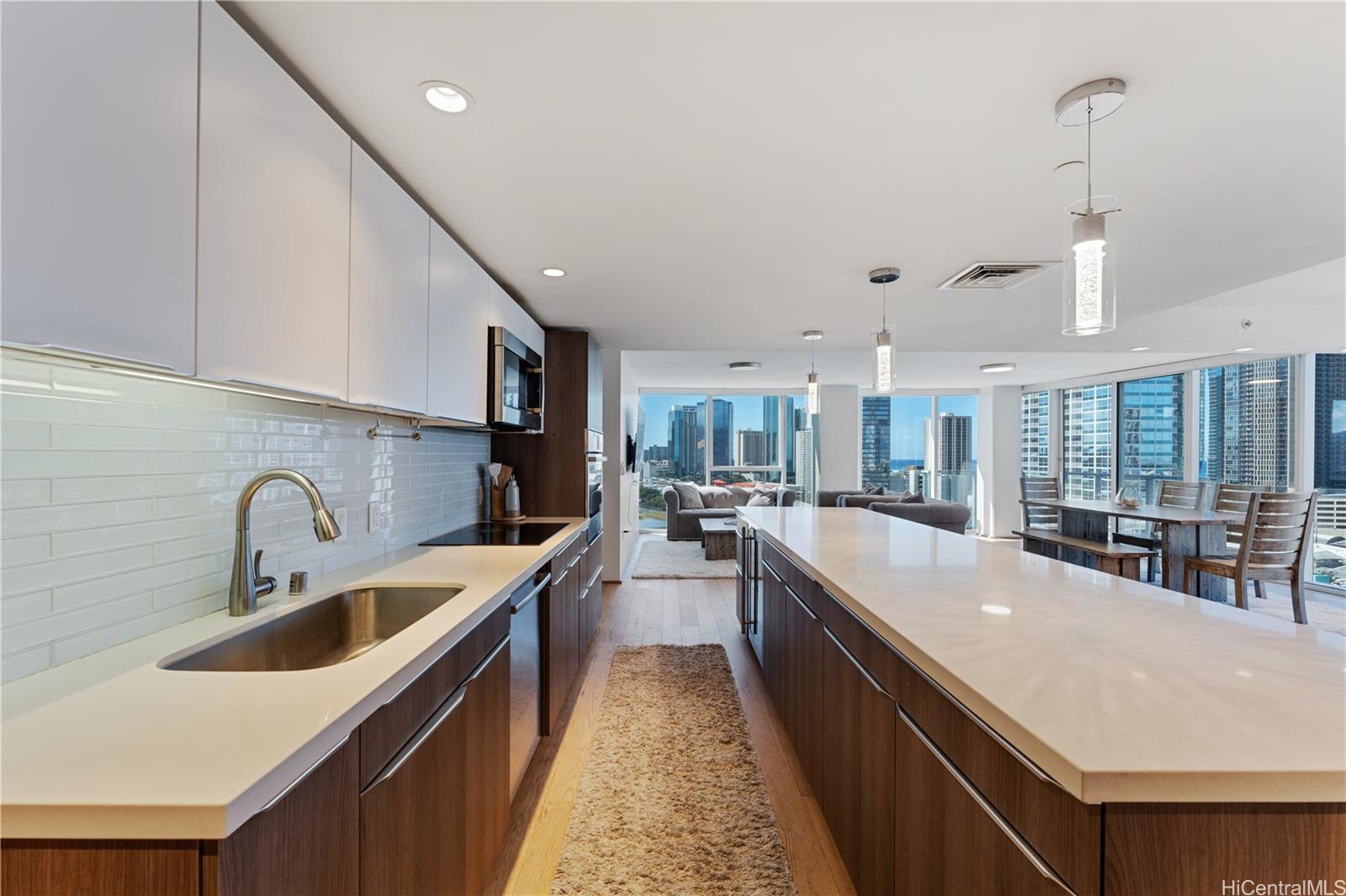 Symphony Honolulu condo # 1605, Honolulu, Hawaii - photo 5 of 25