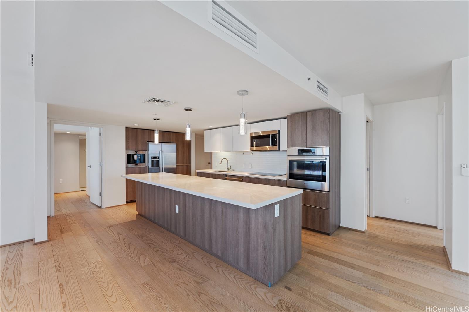 Symphony Honolulu condo # 1605, Honolulu, Hawaii - photo 6 of 25