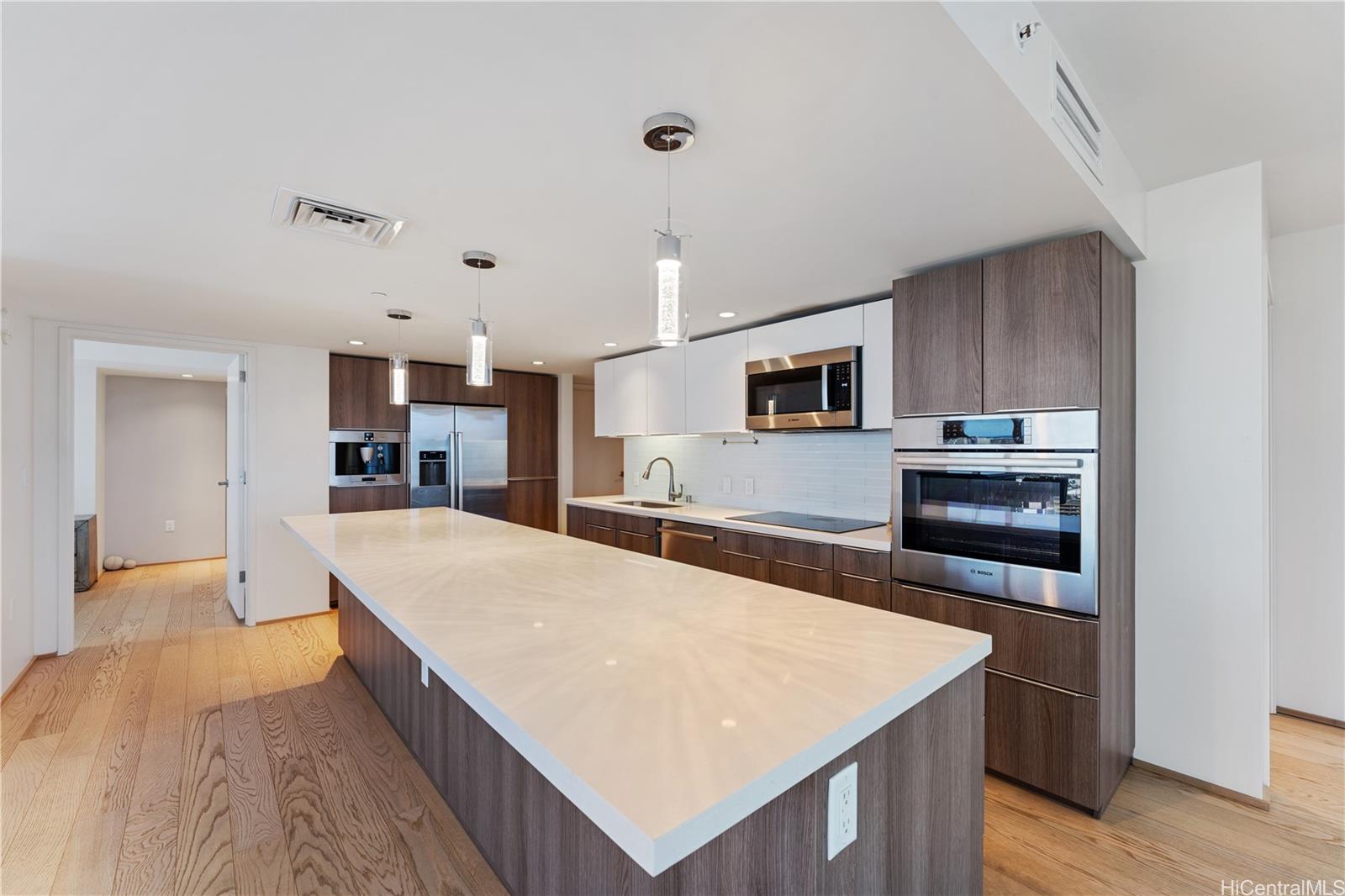 Symphony Honolulu condo # 1605, Honolulu, Hawaii - photo 7 of 25