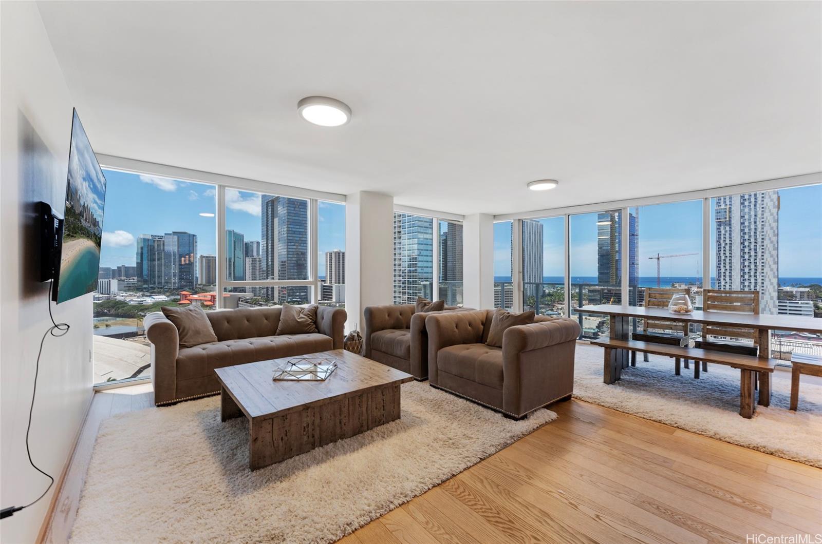 Symphony Honolulu condo # 1605, Honolulu, Hawaii - photo 8 of 25