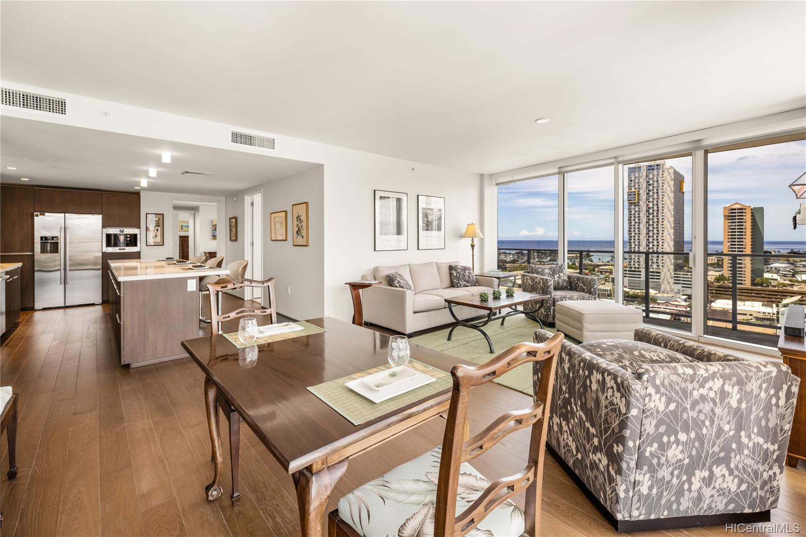 Symphony Honolulu 2009, 888 Kapiolani Blvd, Honolulu Kakaako