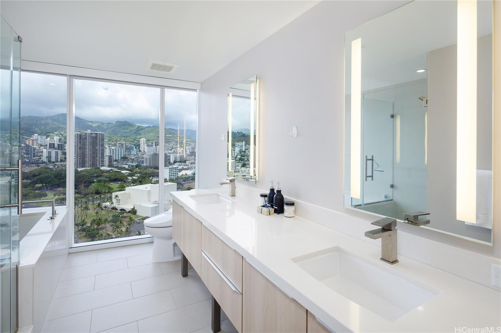 Symphony Honolulu condo # 2703, Honolulu, Hawaii - photo 14 of 25