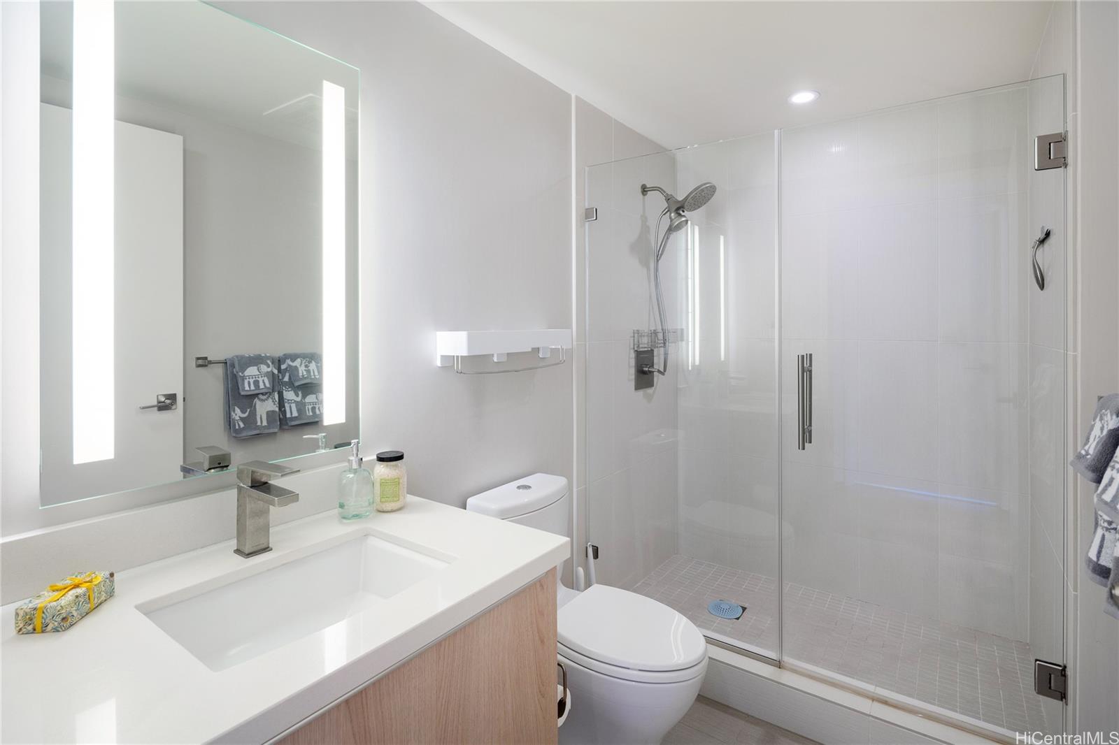 Symphony Honolulu condo # 2703, Honolulu, Hawaii - photo 16 of 25