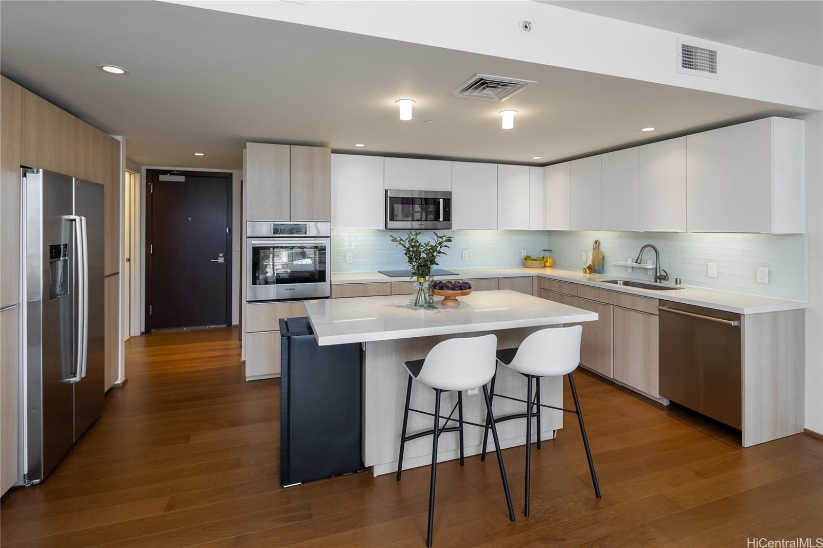 Symphony Honolulu condo # 2703, Honolulu, Hawaii - photo 6 of 25