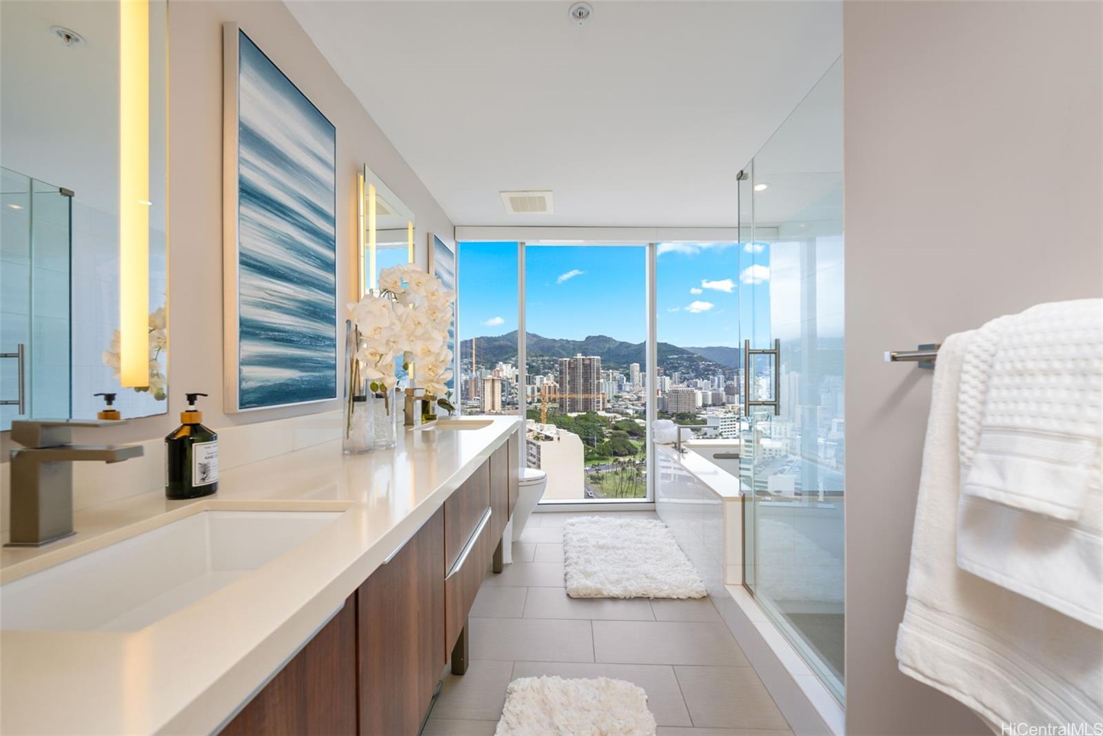 Symphony Honolulu condo # 2810, Honolulu, Hawaii - photo 11 of 25