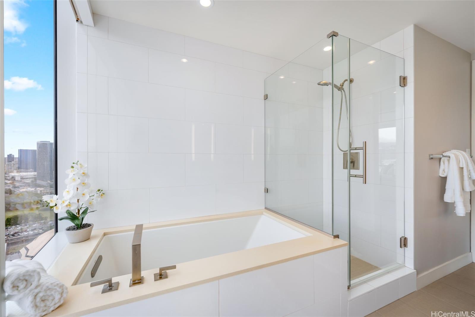 Symphony Honolulu condo # 2810, Honolulu, Hawaii - photo 12 of 25