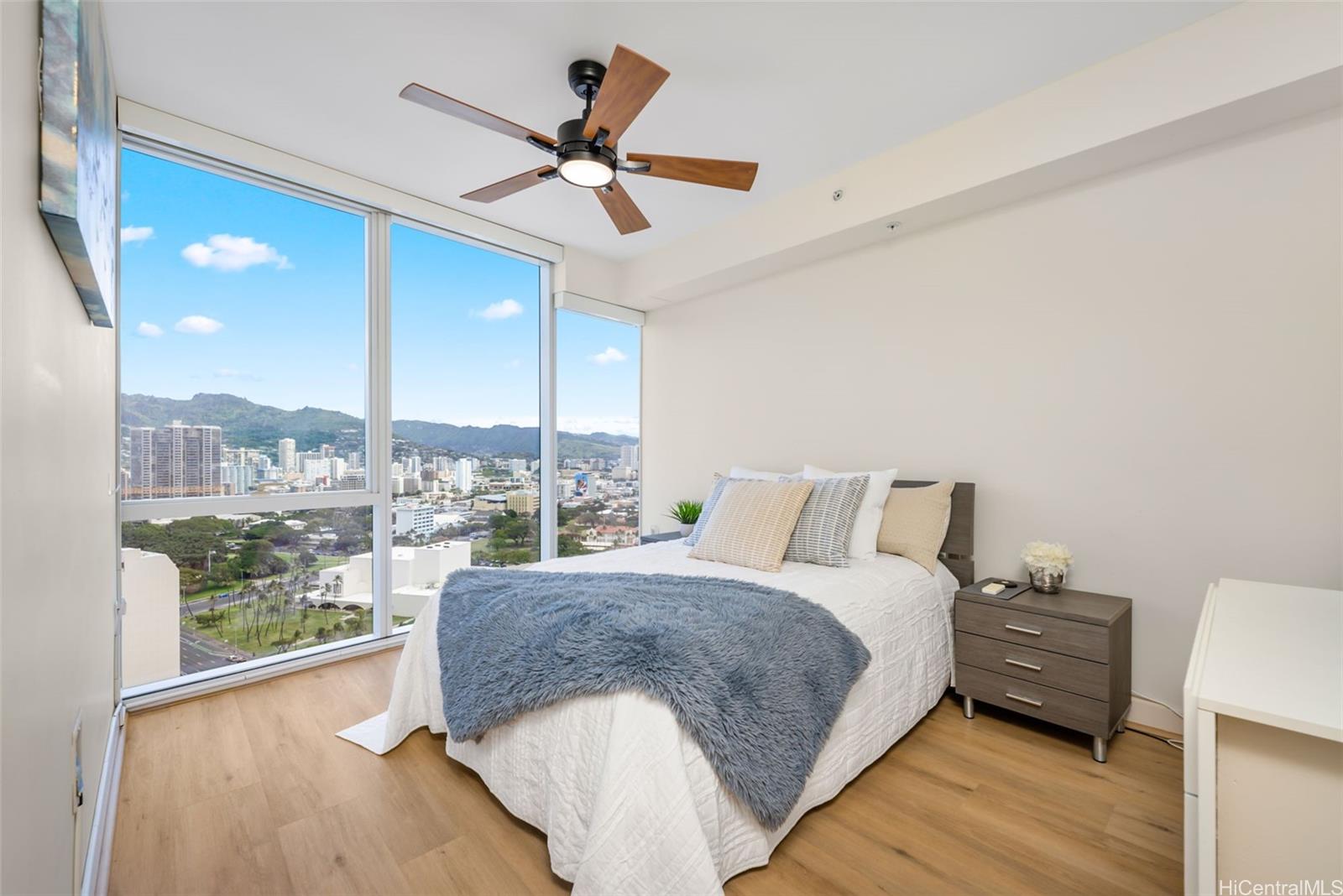 Symphony Honolulu condo # 2810, Honolulu, Hawaii - photo 13 of 25