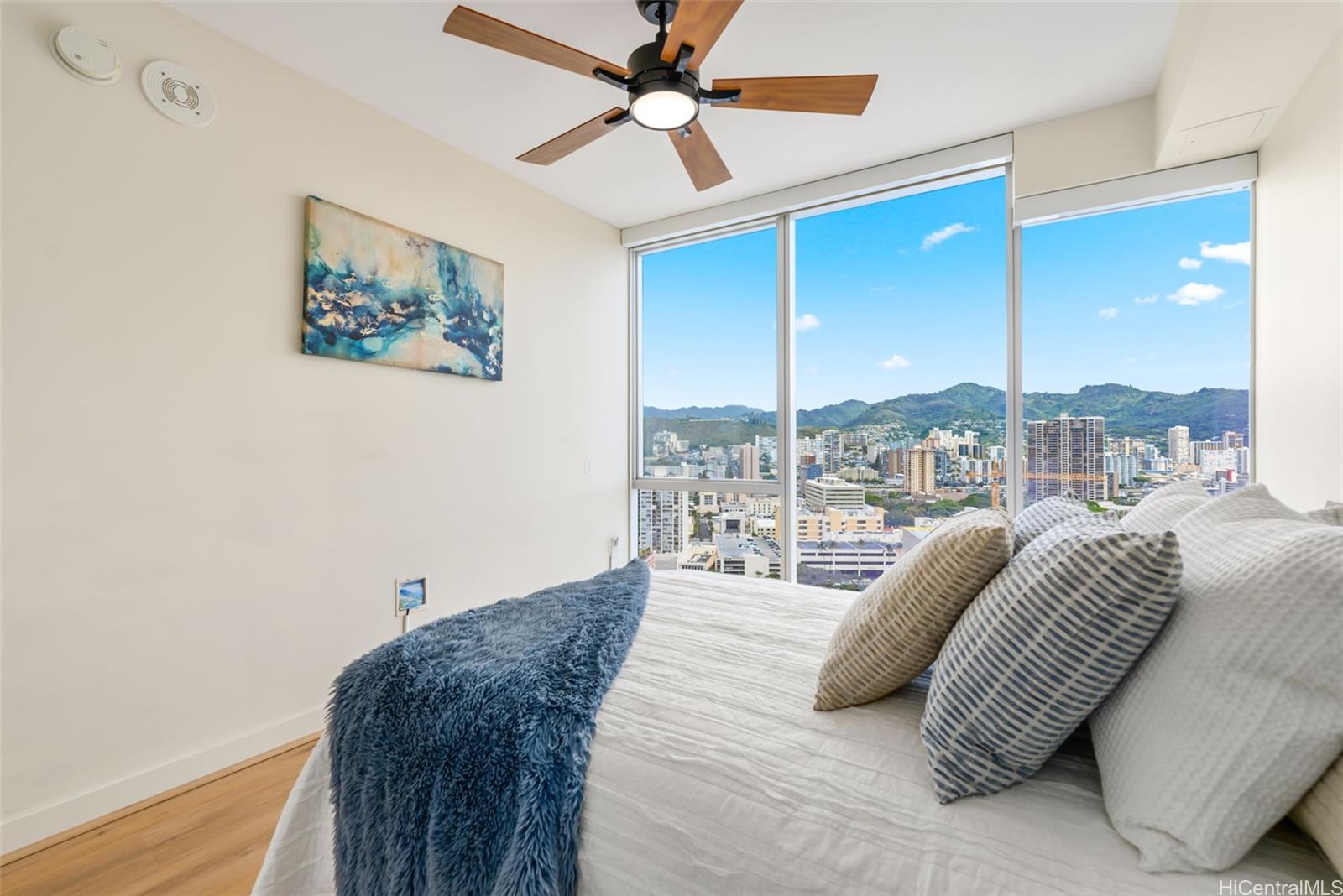 Symphony Honolulu condo # 2810, Honolulu, Hawaii - photo 14 of 25