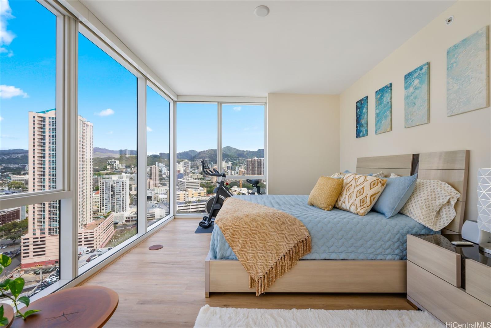 Symphony Honolulu condo # 2810, Honolulu, Hawaii - photo 9 of 25