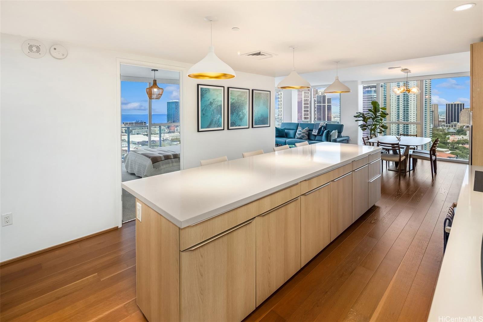 Symphony Honolulu condo # 3009, Honolulu, Hawaii - photo 4 of 25