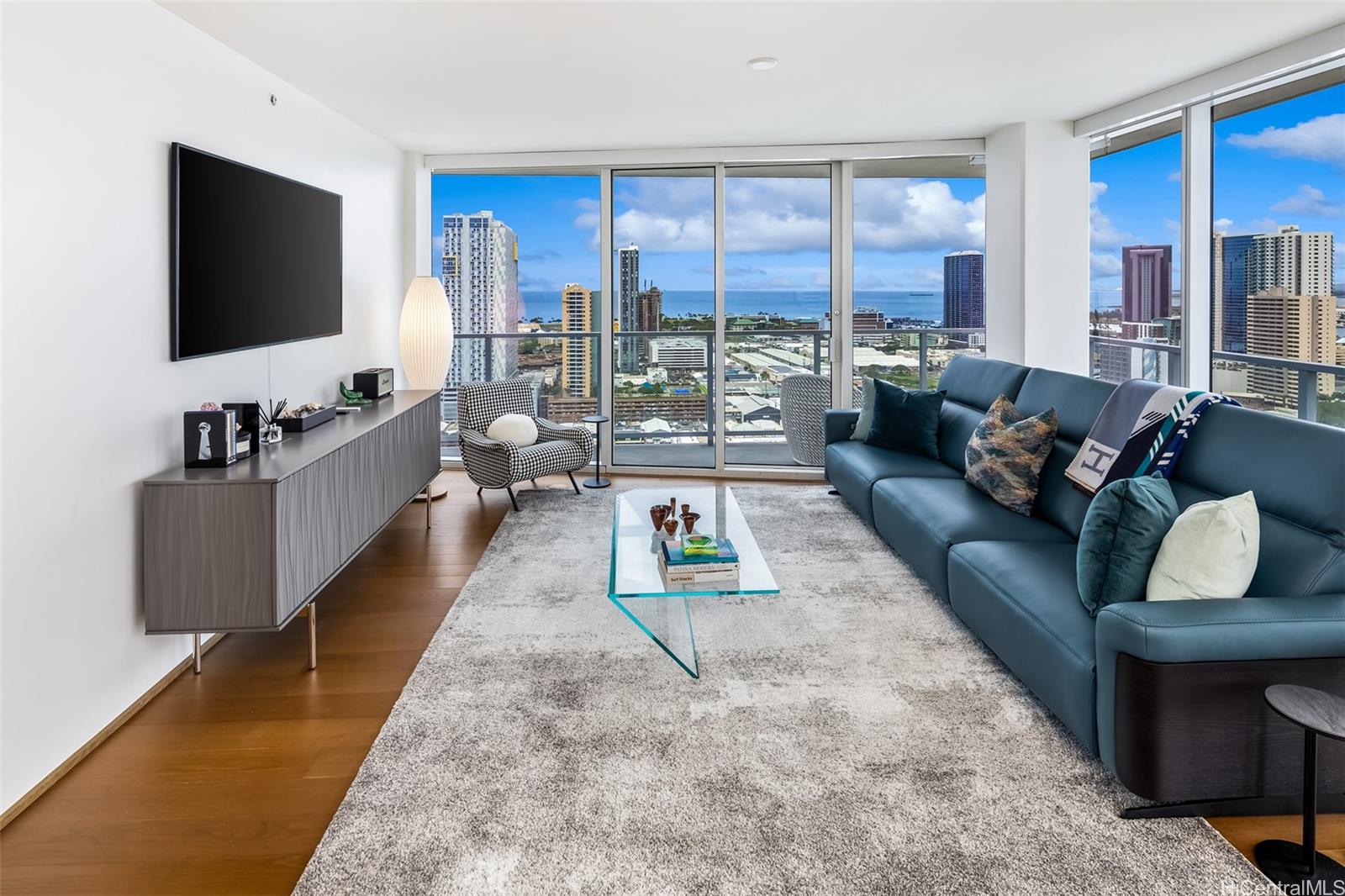 Symphony Honolulu condo # 3009, Honolulu, Hawaii - photo 7 of 25