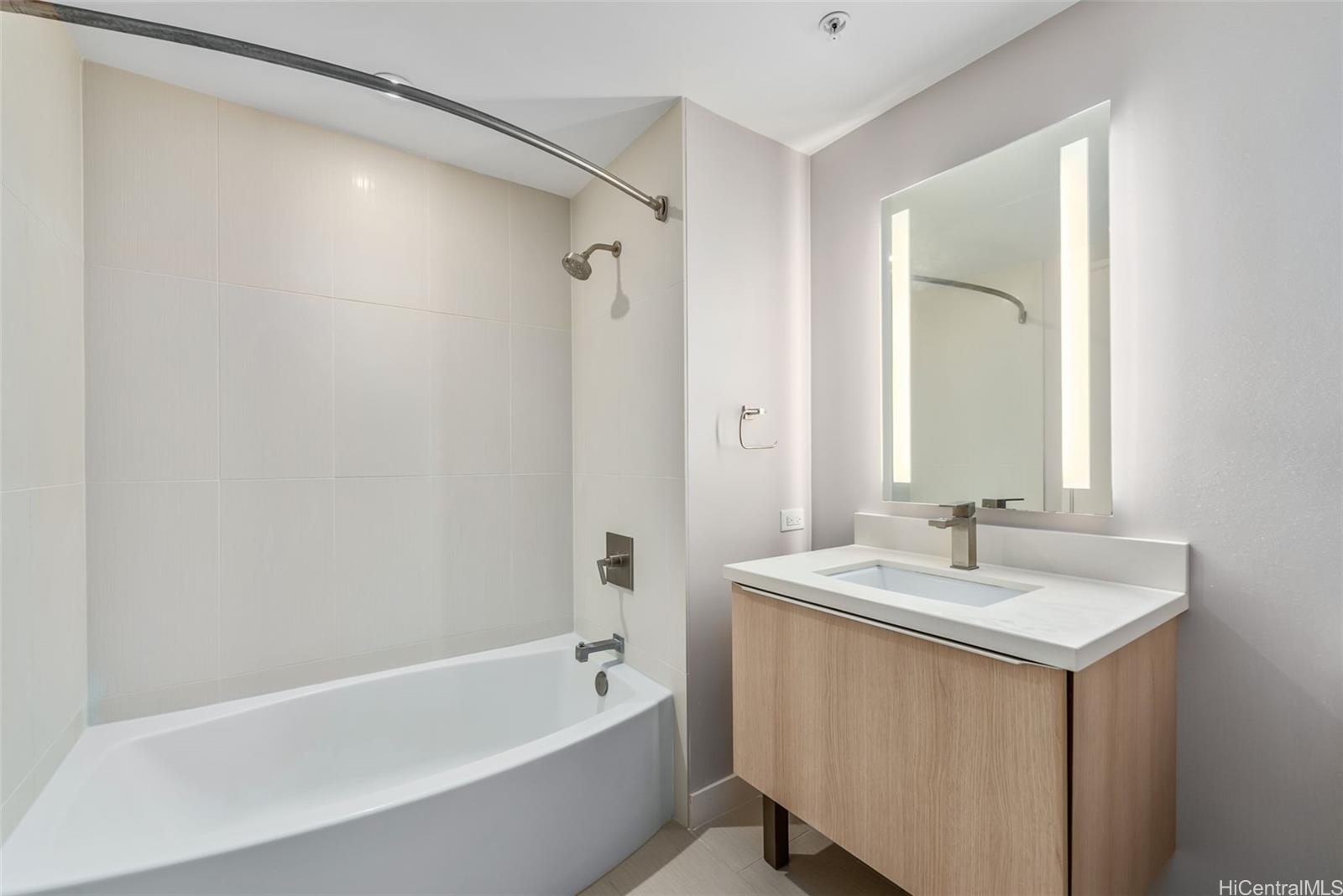 Symphony Honolulu condo # 3101, Honolulu, Hawaii - photo 15 of 25