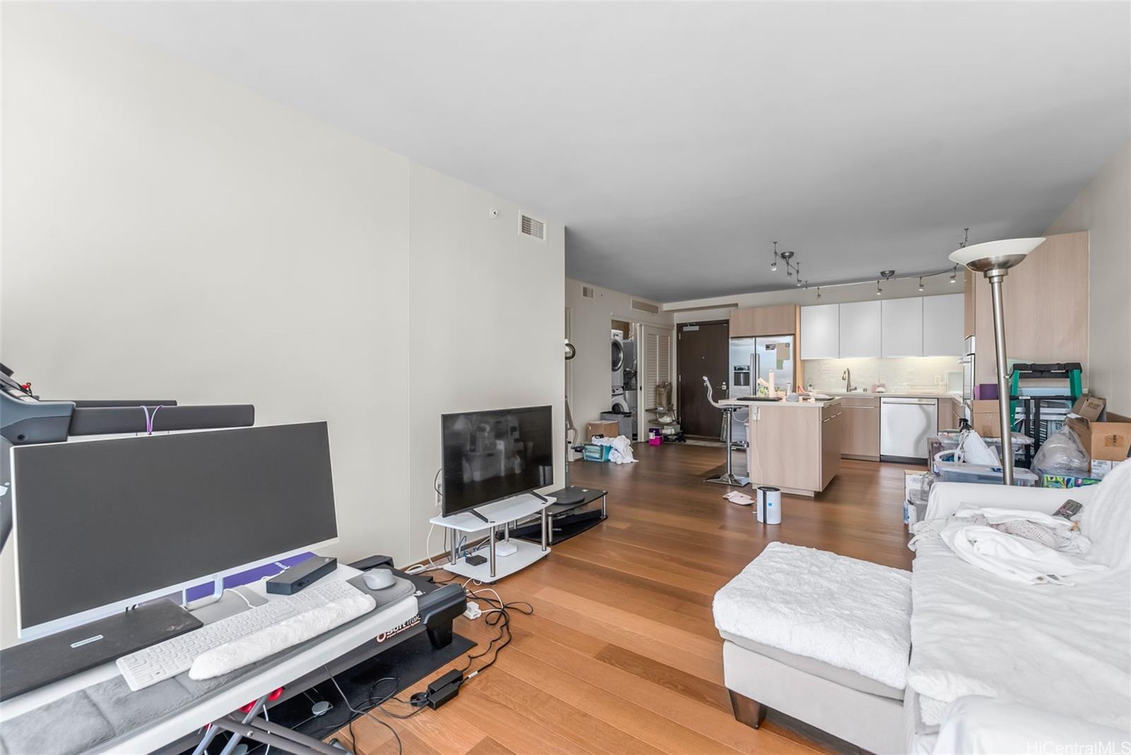 Symphony Honolulu condo # 3101, Honolulu, Hawaii - photo 3 of 21