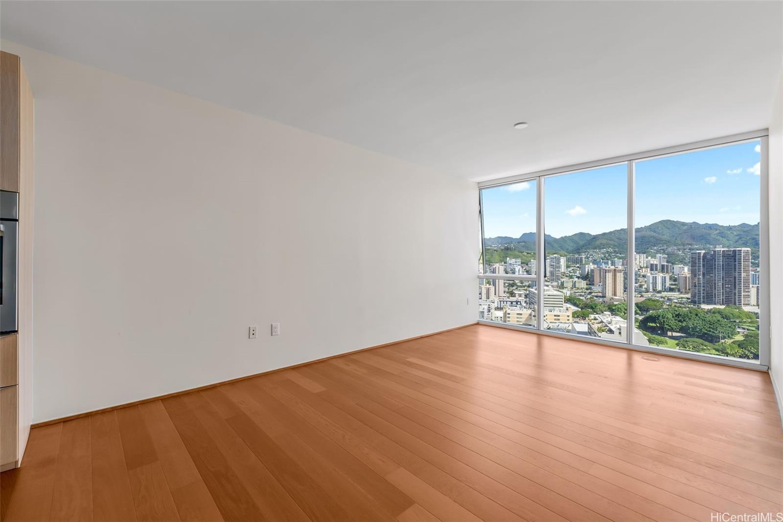 Symphony Honolulu condo # 3101, Honolulu, Hawaii - photo 4 of 25