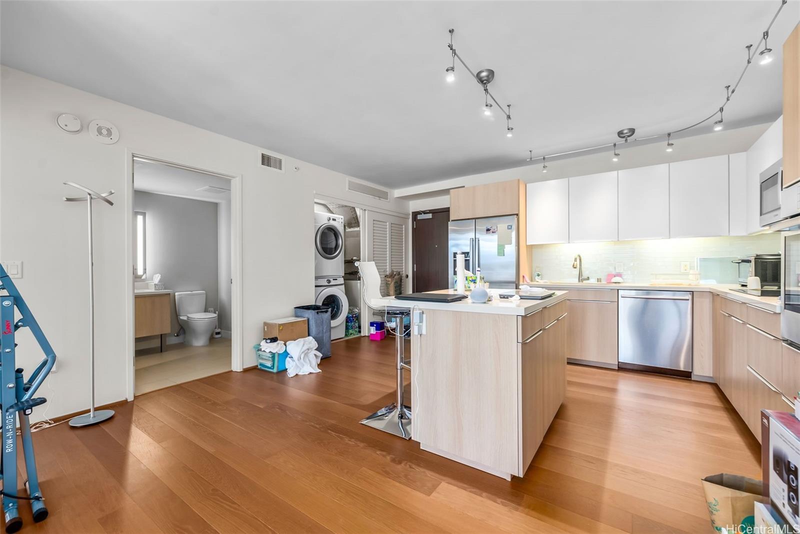 Symphony Honolulu condo # 3101, Honolulu, Hawaii - photo 5 of 21