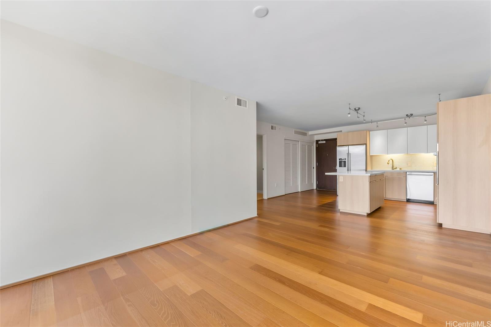 Symphony Honolulu condo # 3101, Honolulu, Hawaii - photo 6 of 25