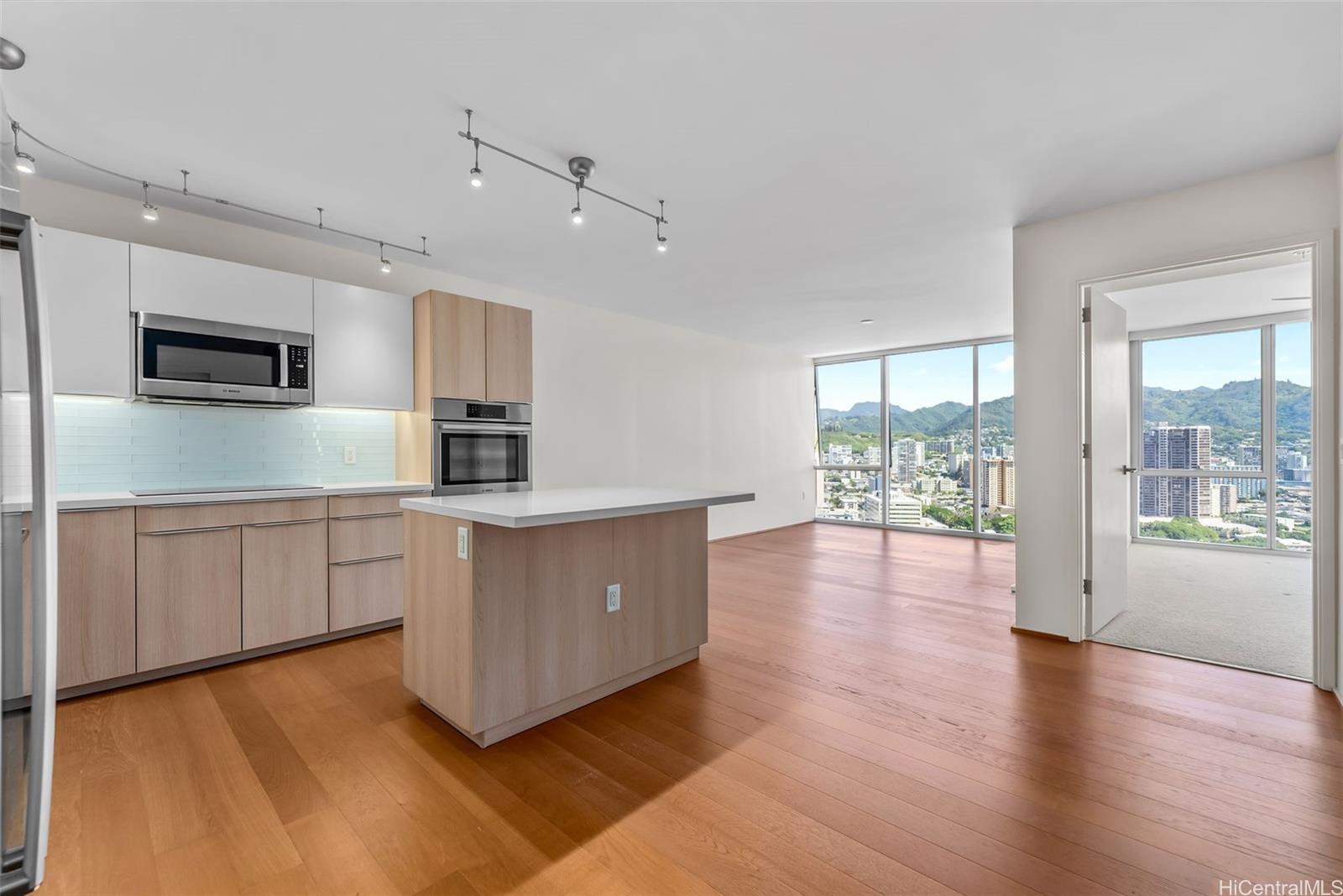 Symphony Honolulu condo # 3101, Honolulu, Hawaii - photo 7 of 25