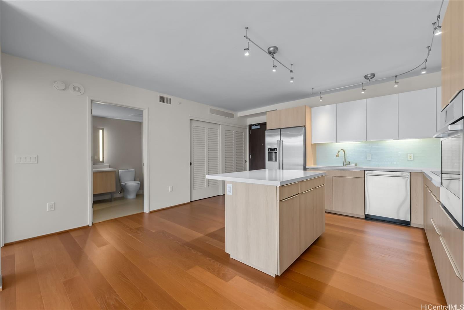 Symphony Honolulu condo # 3101, Honolulu, Hawaii - photo 10 of 25