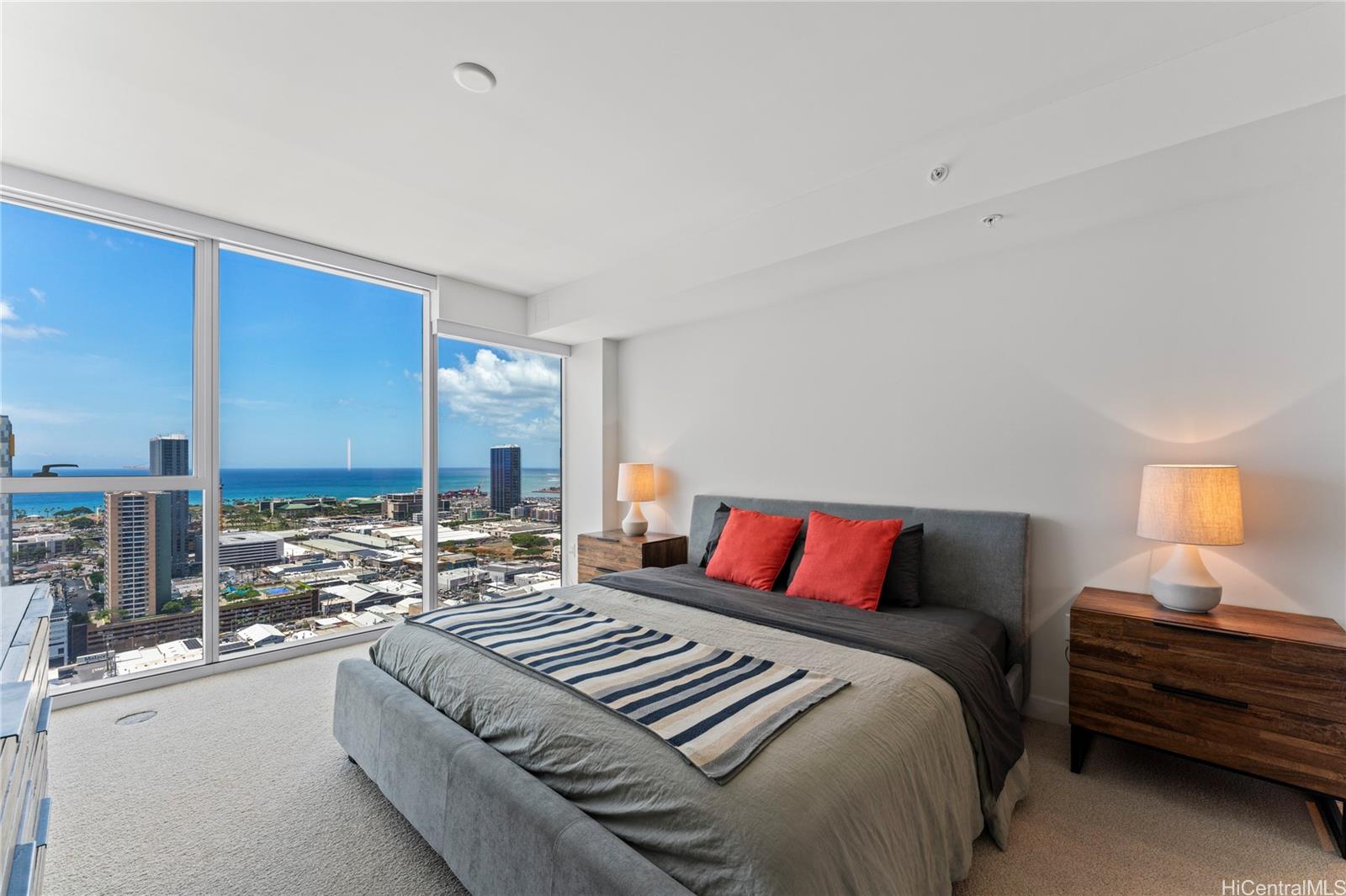 Symphony Honolulu condo # 3505, Honolulu, Hawaii - photo 11 of 25