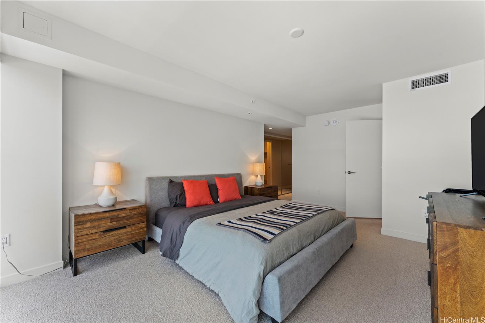 Symphony Honolulu condo # 3505, Honolulu, Hawaii - photo 12 of 25