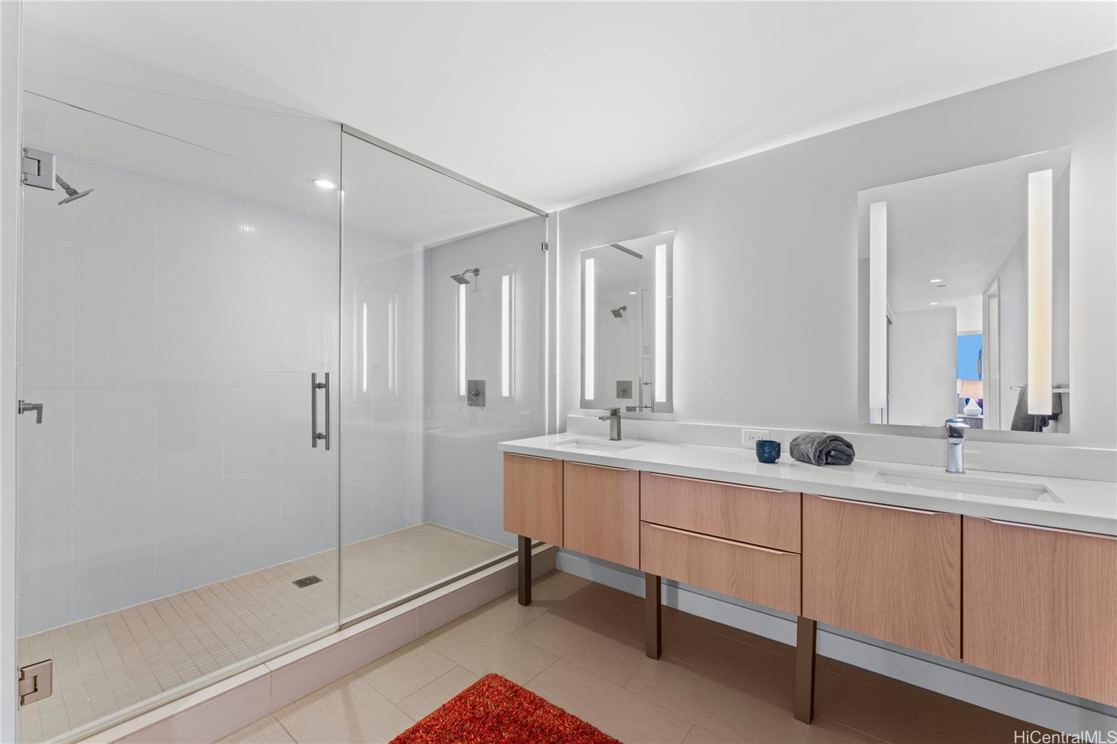 Symphony Honolulu condo # 3505, Honolulu, Hawaii - photo 14 of 25