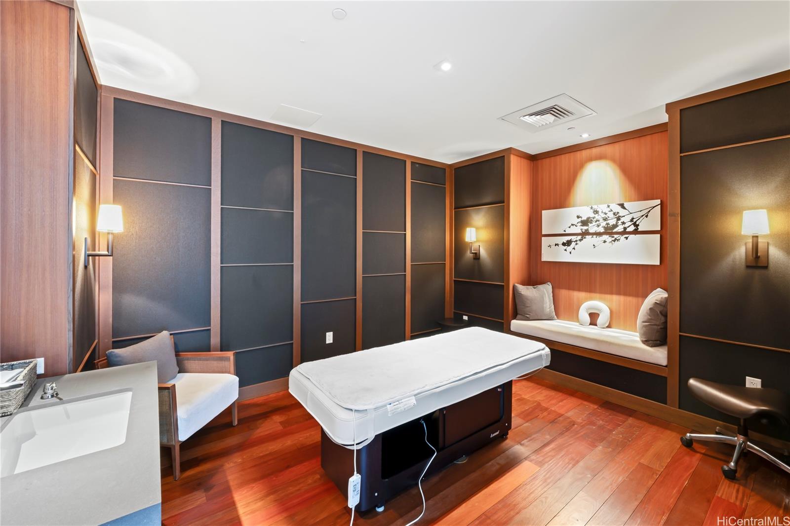 Symphony Honolulu condo # 3505, Honolulu, Hawaii - photo 23 of 25