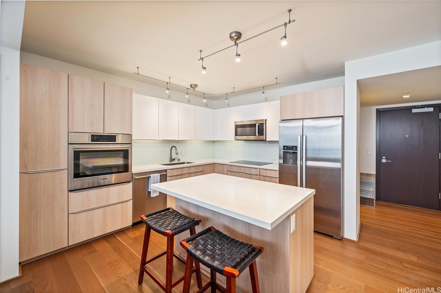 888 Kapiolani Blvd Honolulu - Rental - photo 2 of 25