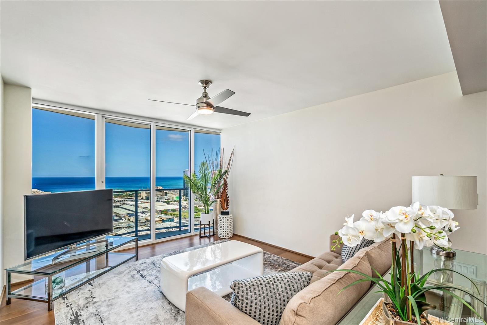 Symphony Honolulu 3807, 888 Kapiolani Blvd, Honolulu Kakaako condo Sold