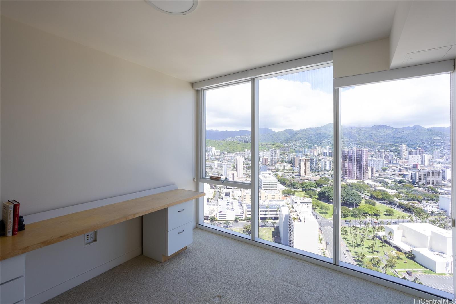 Symphony Honolulu condo # 4101, Honolulu, Hawaii - photo 7 of 25