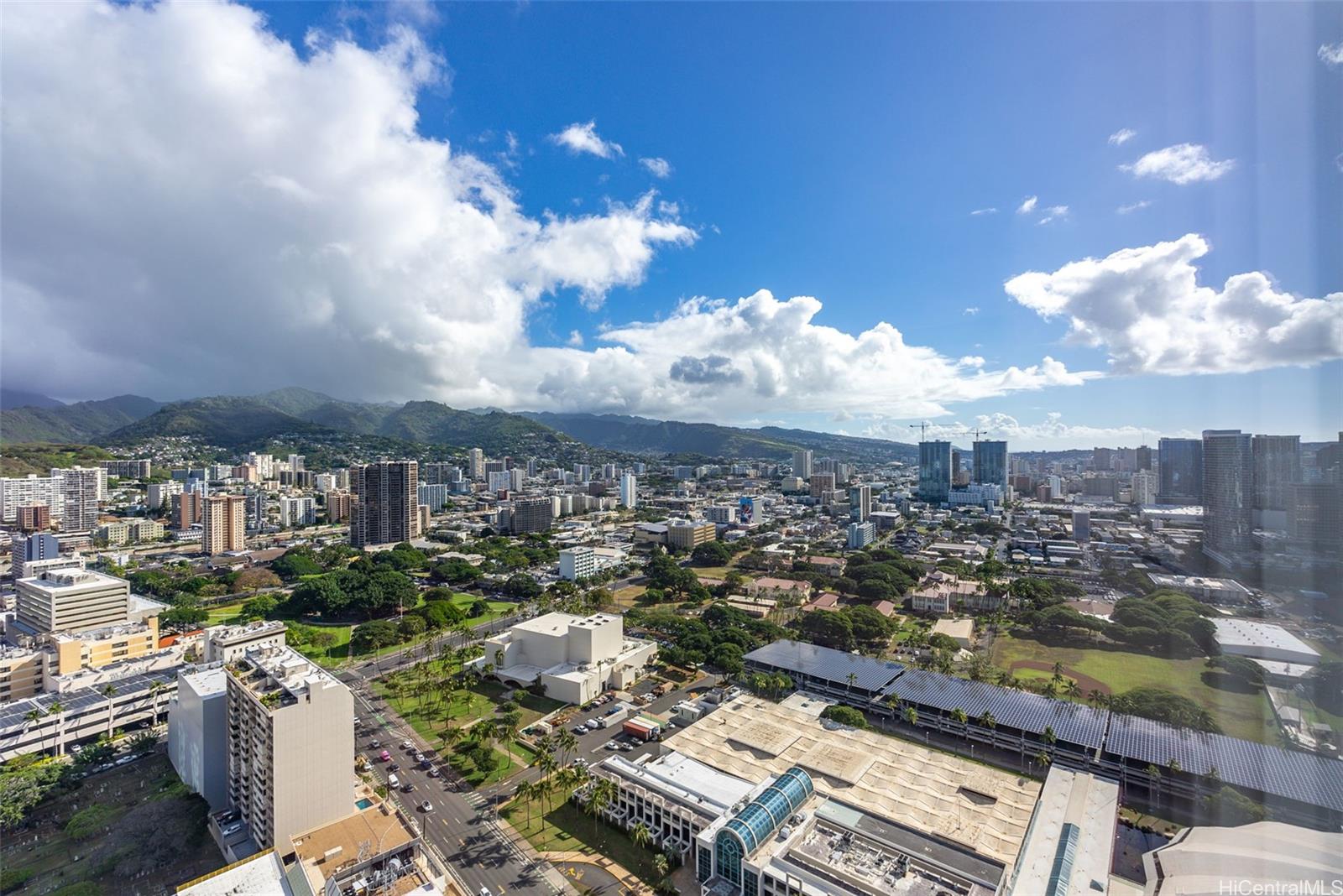 Symphony Honolulu condo # 4211, Honolulu, Hawaii - photo 10 of 25