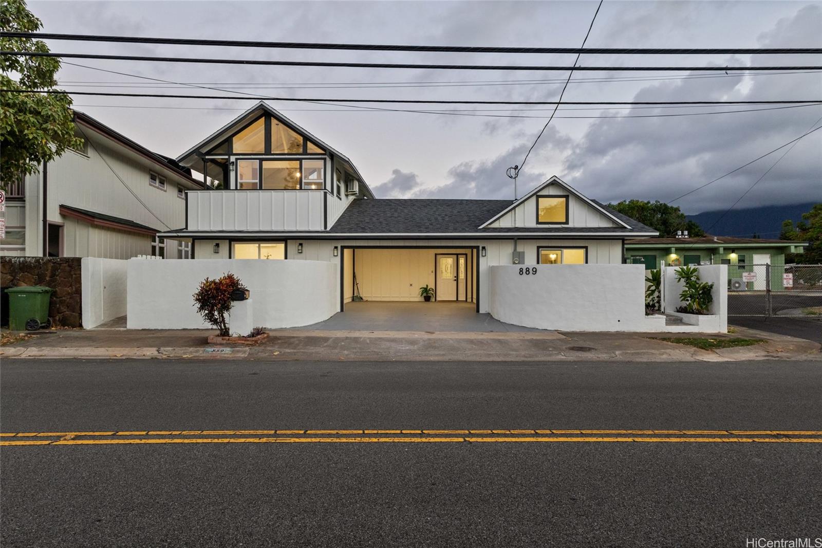 889  Akumu Street Enchanted Lake, Kailua home - photo 2 of 25