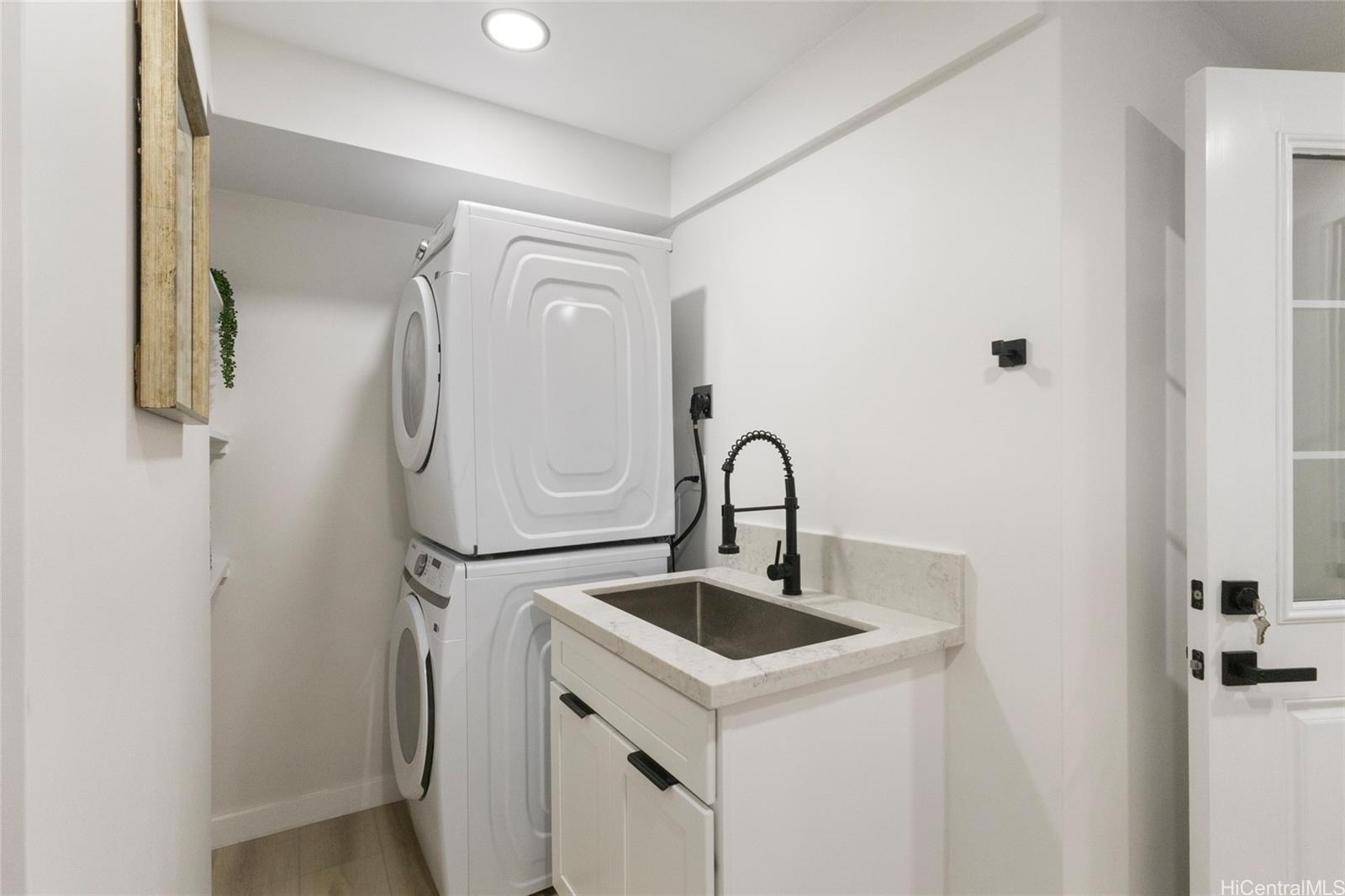 889  Akumu Street Enchanted Lake, Kailua home - photo 13 of 25