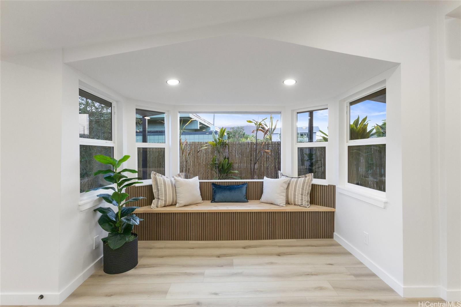 889  Akumu Street Enchanted Lake, Kailua home - photo 6 of 25