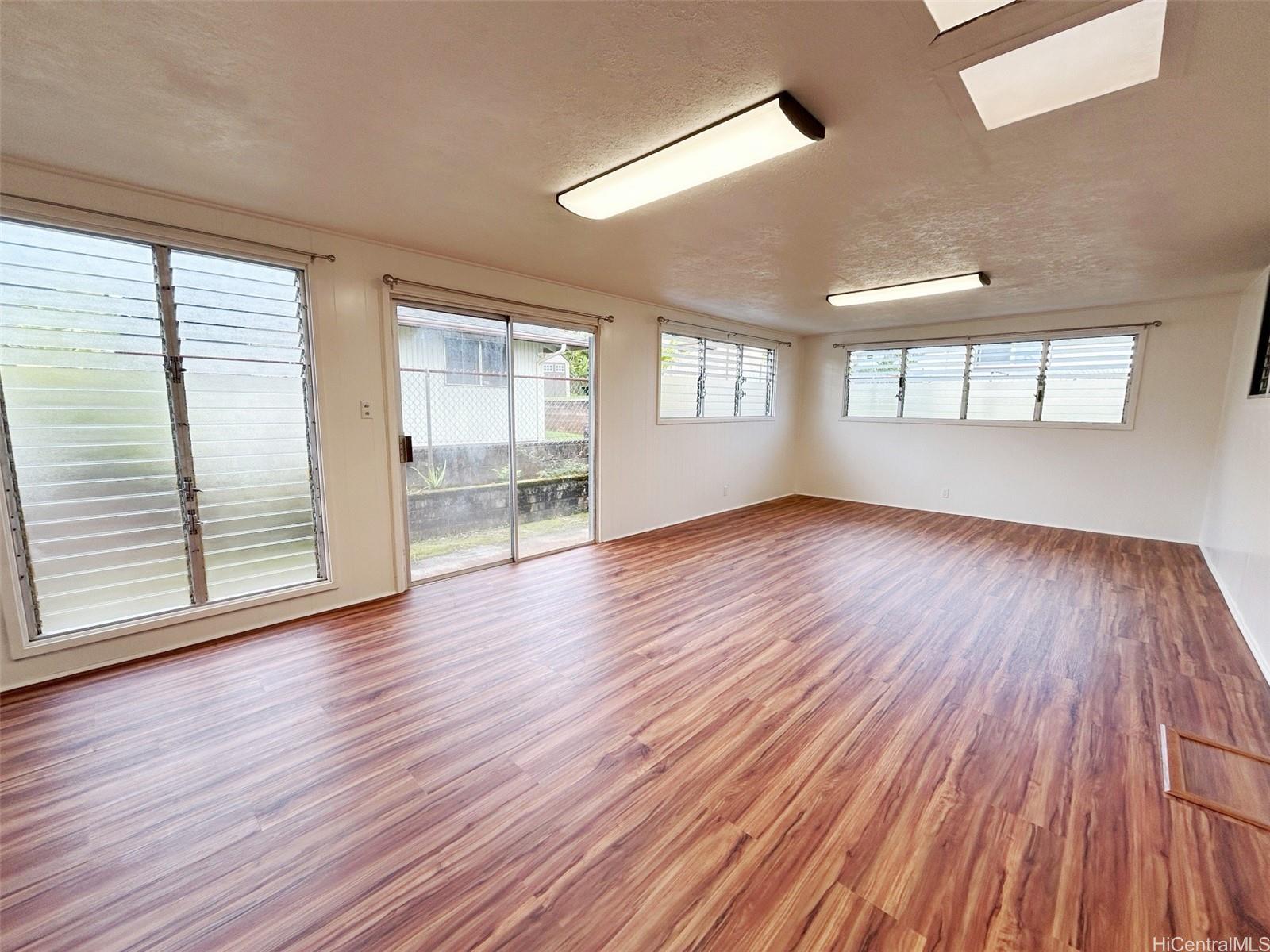 90 Makaweo Ave Wahiawa - Rental - photo 6 of 25