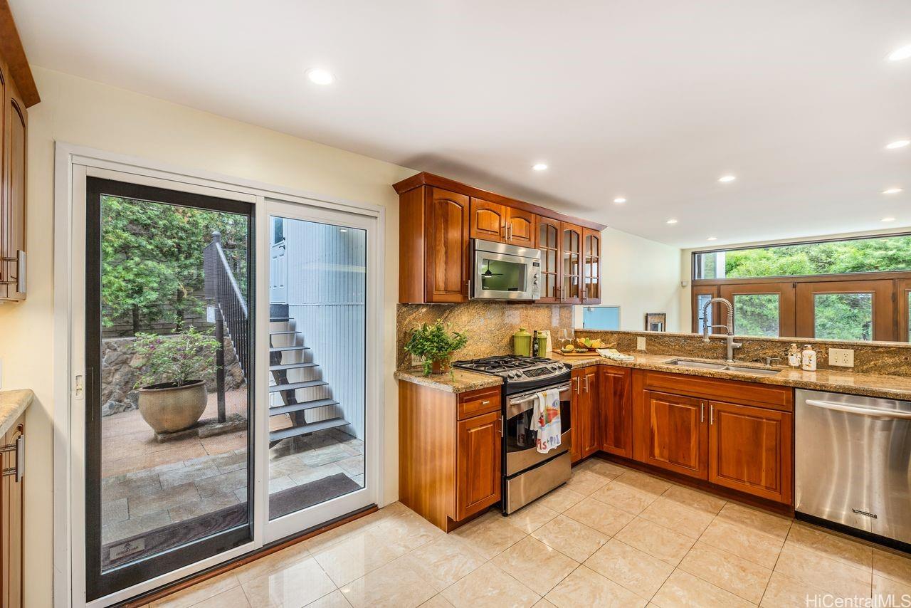 902  Puuomao Place Hahaione-upper, Hawaii Kai home - photo 6 of 25