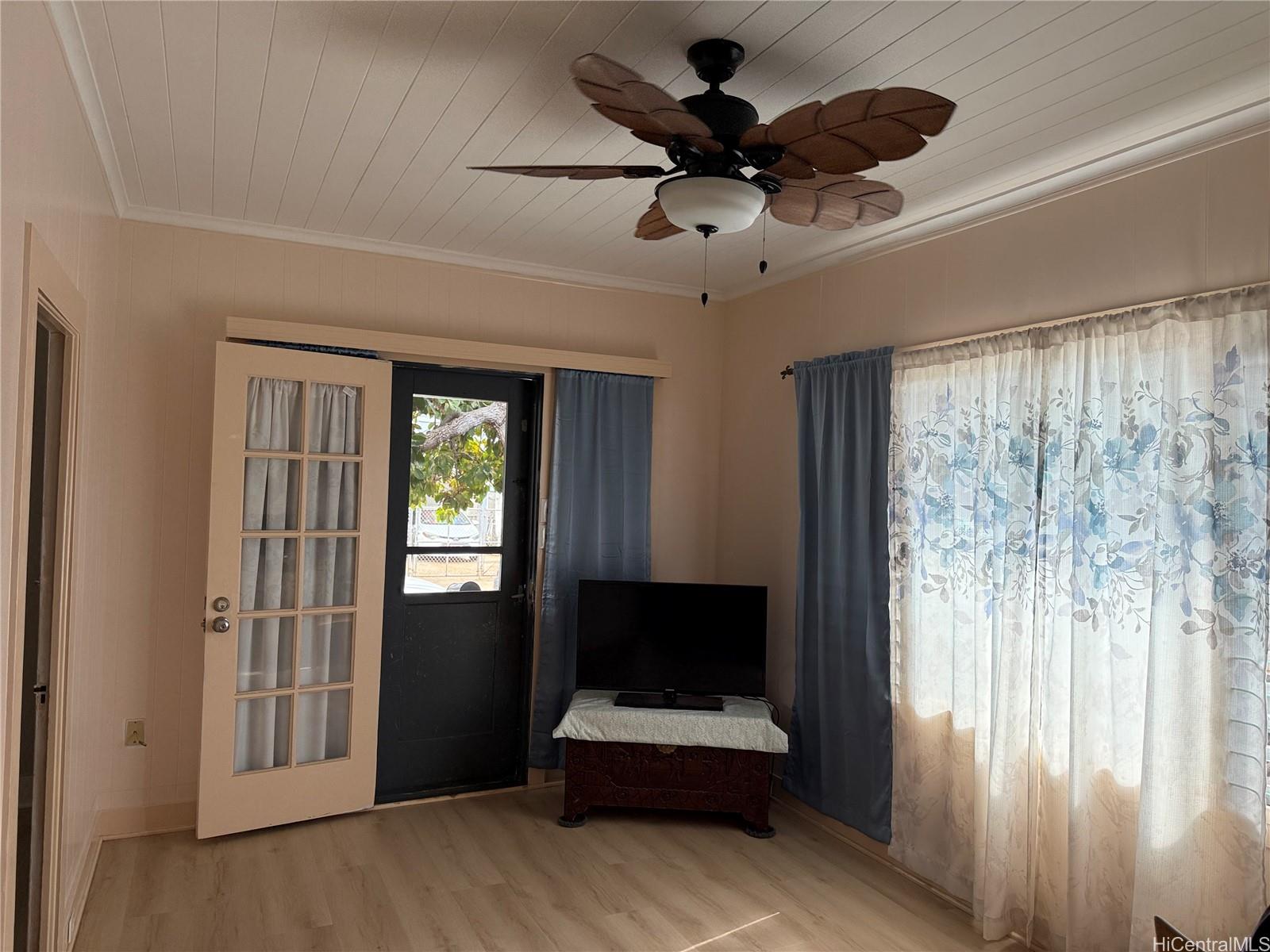 906  Belser Street Kaimuki, Diamond Head home - photo 3 of 9