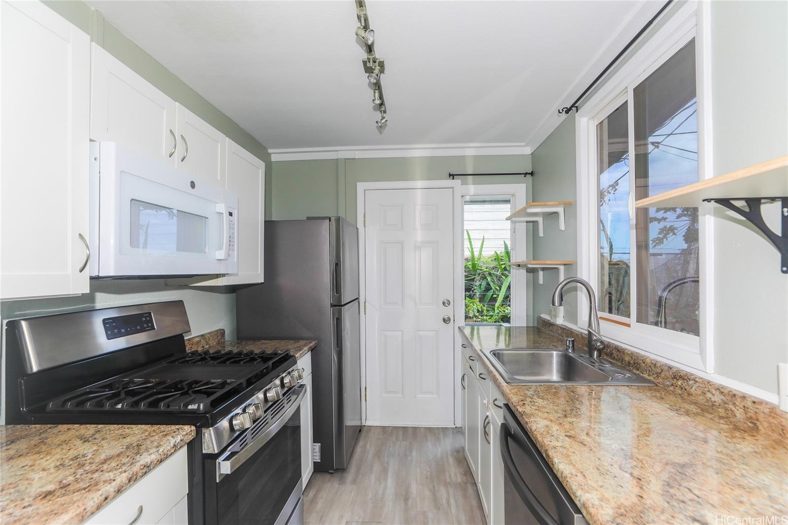 908 Simon Rd Honolulu - Rental - photo 8 of 19