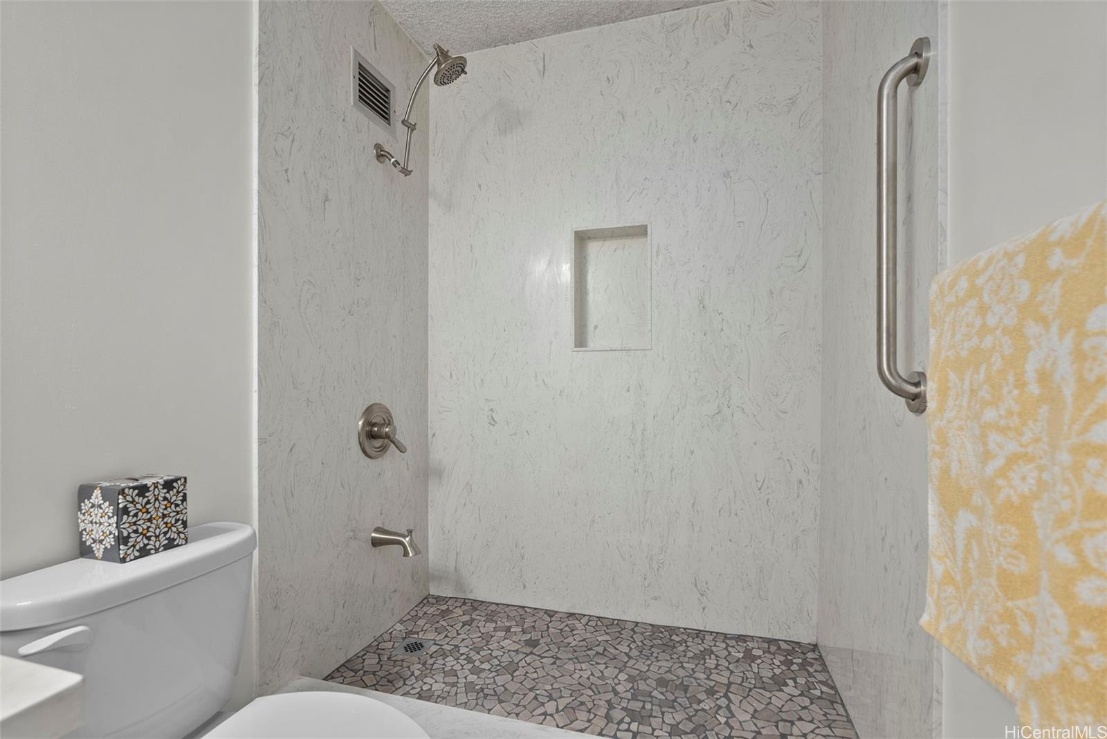 Lilikoi condo # 310, Honolulu, Hawaii - photo 11 of 25