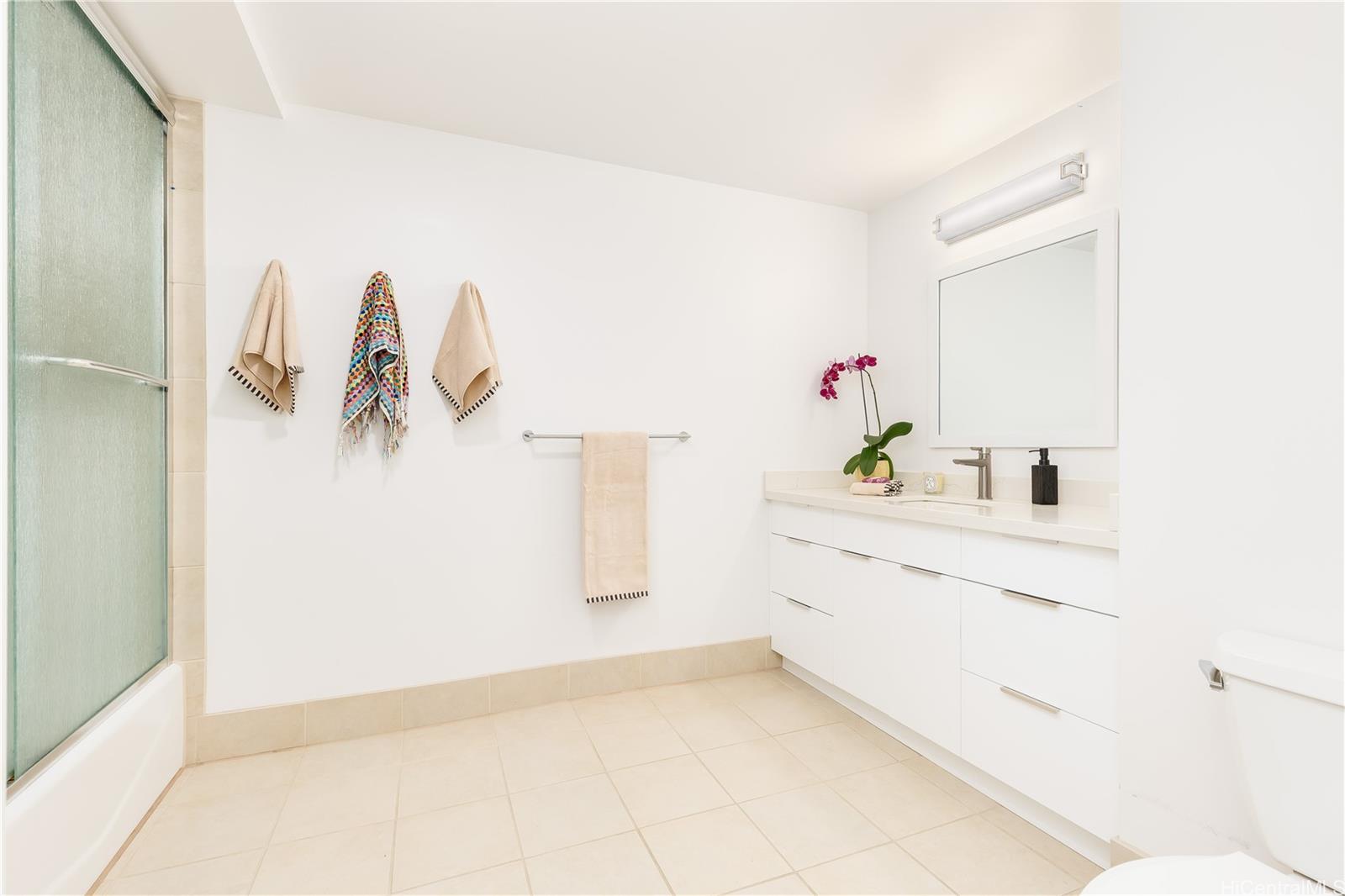 909 Kapiolani condo # 1607, Honolulu, Hawaii - photo 11 of 21