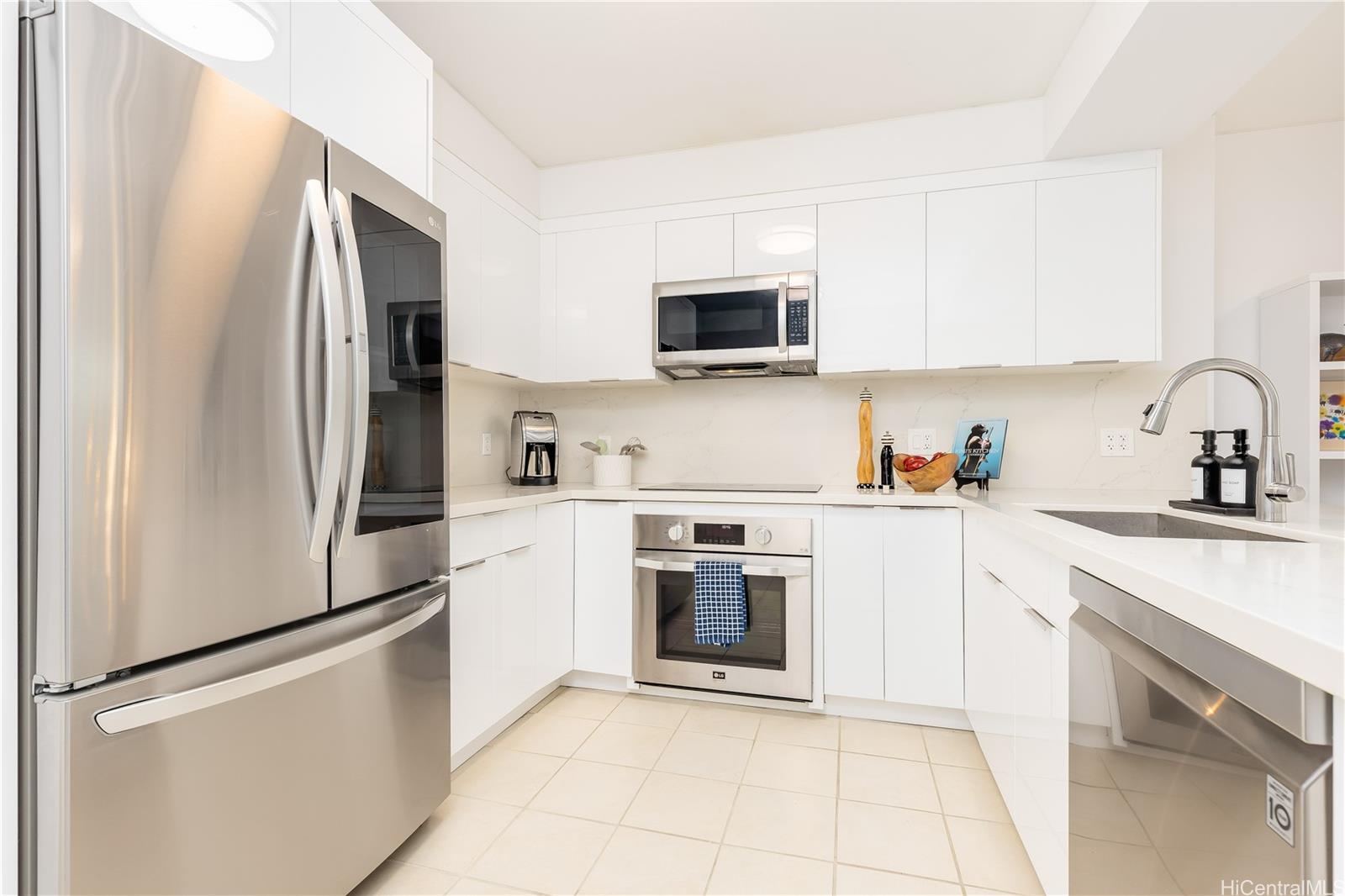 909 Kapiolani condo # 1607, Honolulu, Hawaii - photo 7 of 21