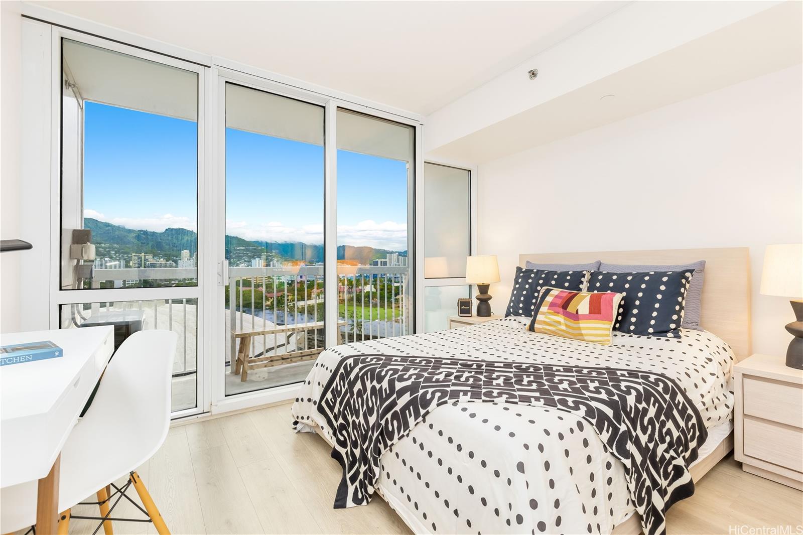 909 Kapiolani condo # 1607, Honolulu, Hawaii - photo 8 of 21