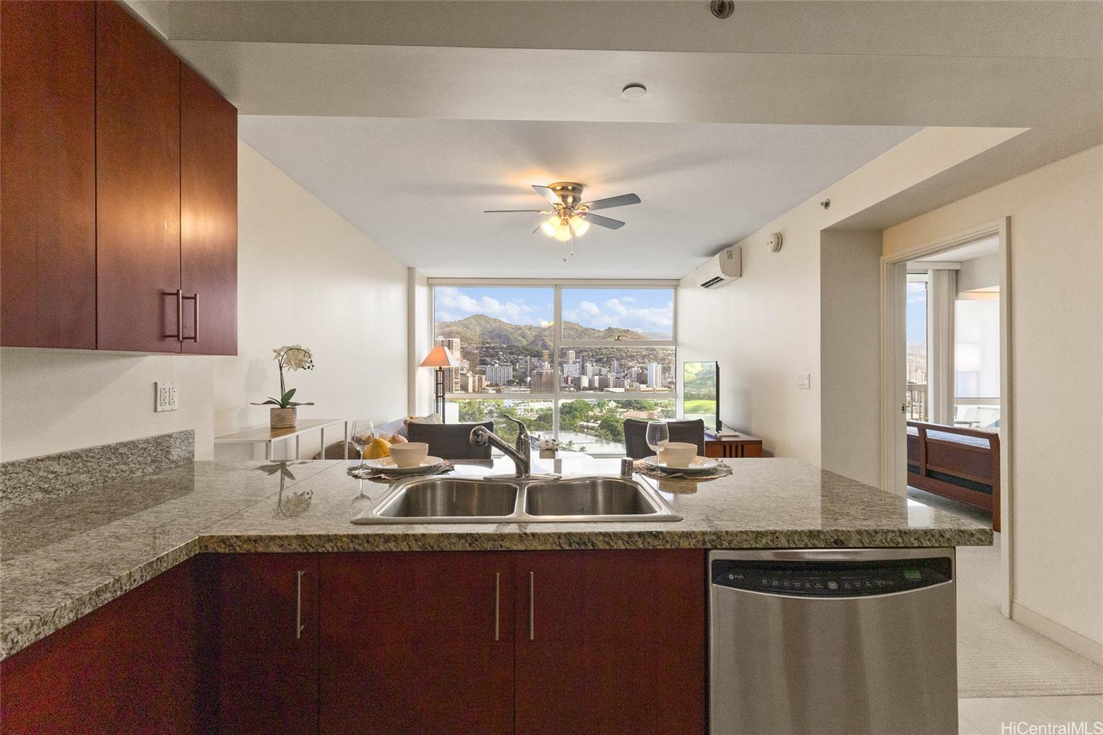 909 Kapiolani condo # 2207, Honolulu, Hawaii - photo 11 of 19