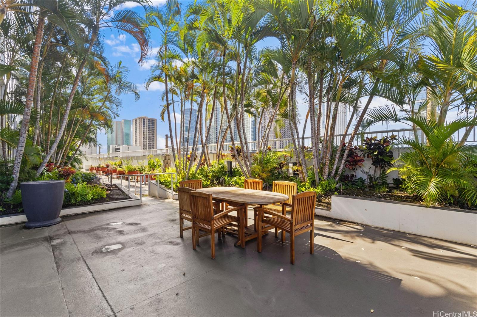 909 Kapiolani condo # 2207, Honolulu, Hawaii - photo 14 of 19