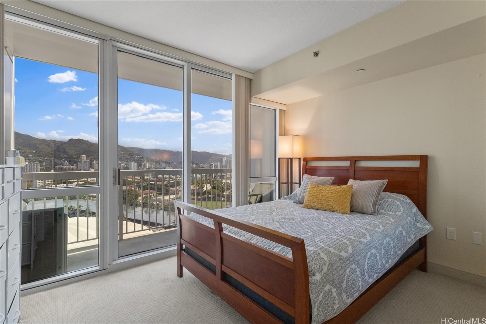 909 Kapiolani condo # 2207, Honolulu, Hawaii - photo 4 of 19