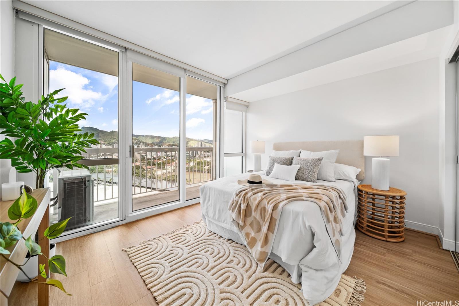 909 Kapiolani condo # 2305, Honolulu, Hawaii - photo 13 of 24