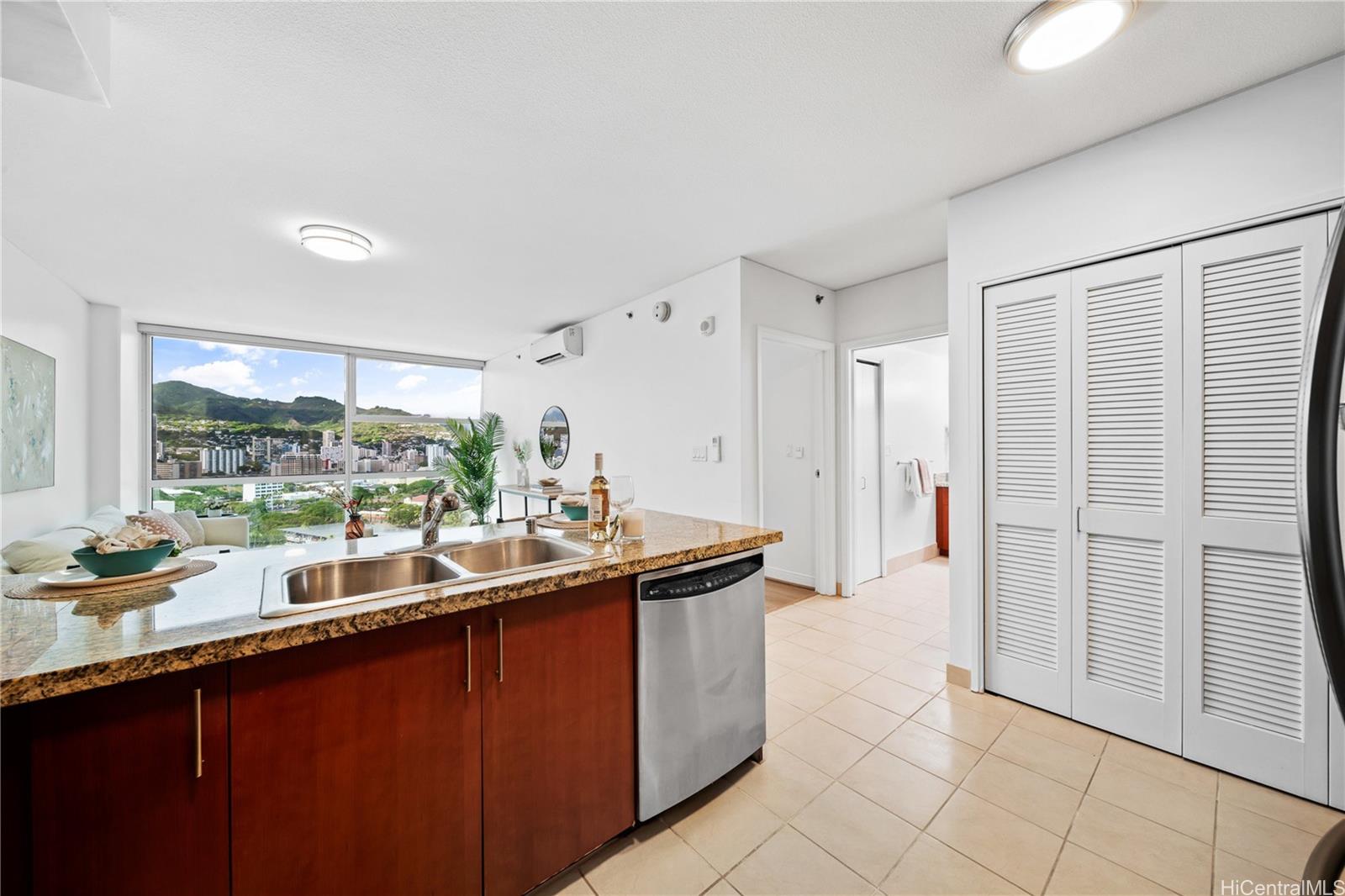 909 Kapiolani condo # 2305, Honolulu, Hawaii - photo 6 of 24